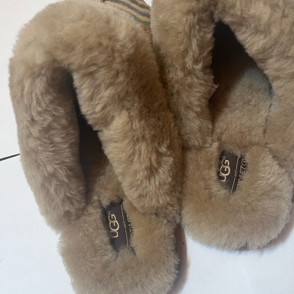 UGG Multicolor Chevron Slippers - Picture 3 of 4